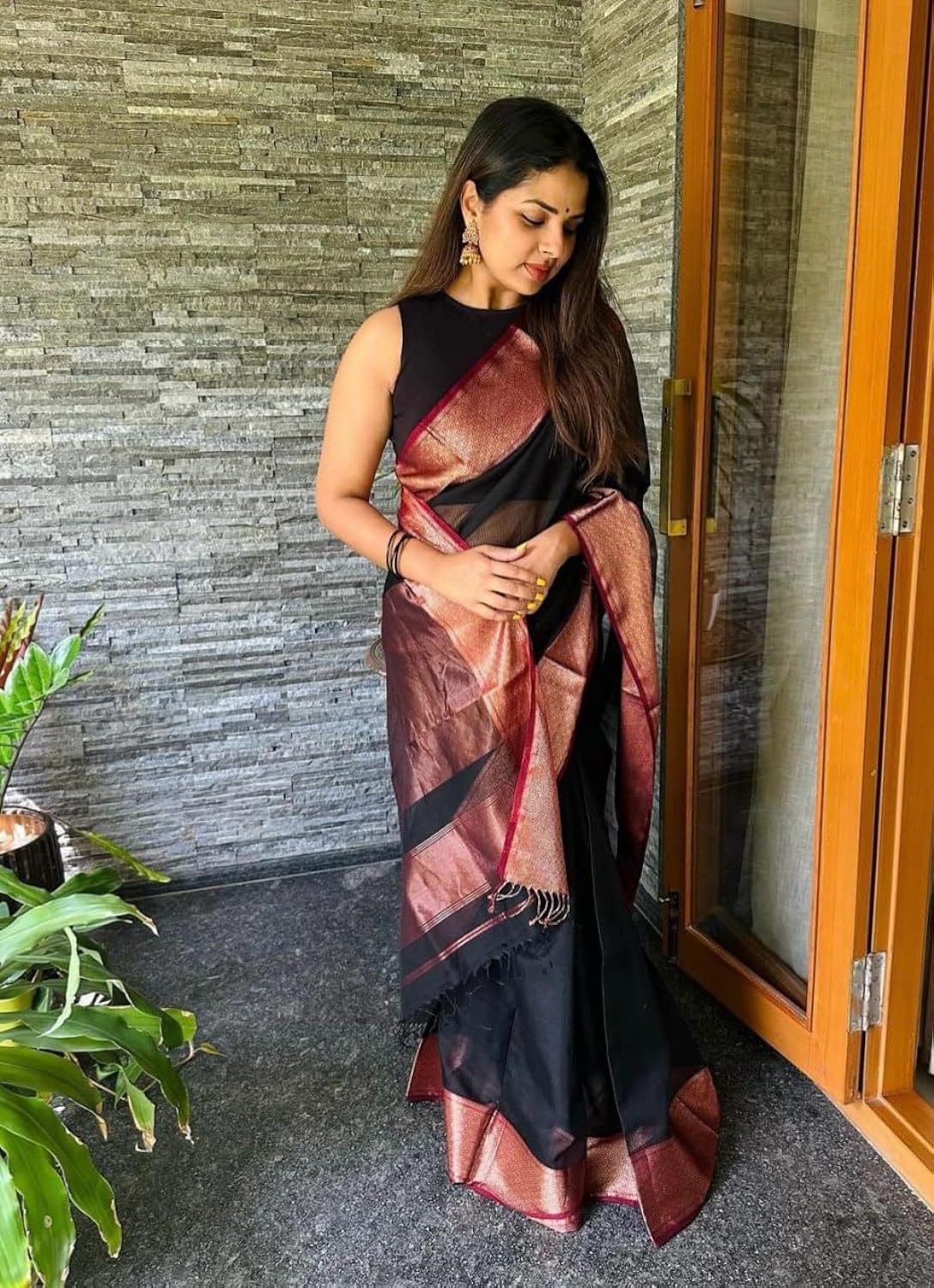 Runglory Elegant Black Banarasi Silk Saree with Gold and Maroon Accents-Minimum Qty -10 Pic
