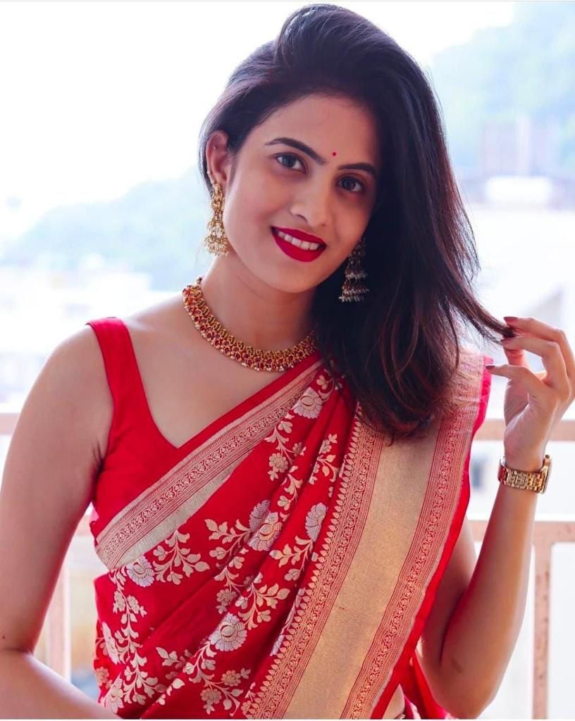 Saree 2.0 - Luxe Jacquard Border for Gen-Z Glam Girls-Minimum Qty -10 Pic