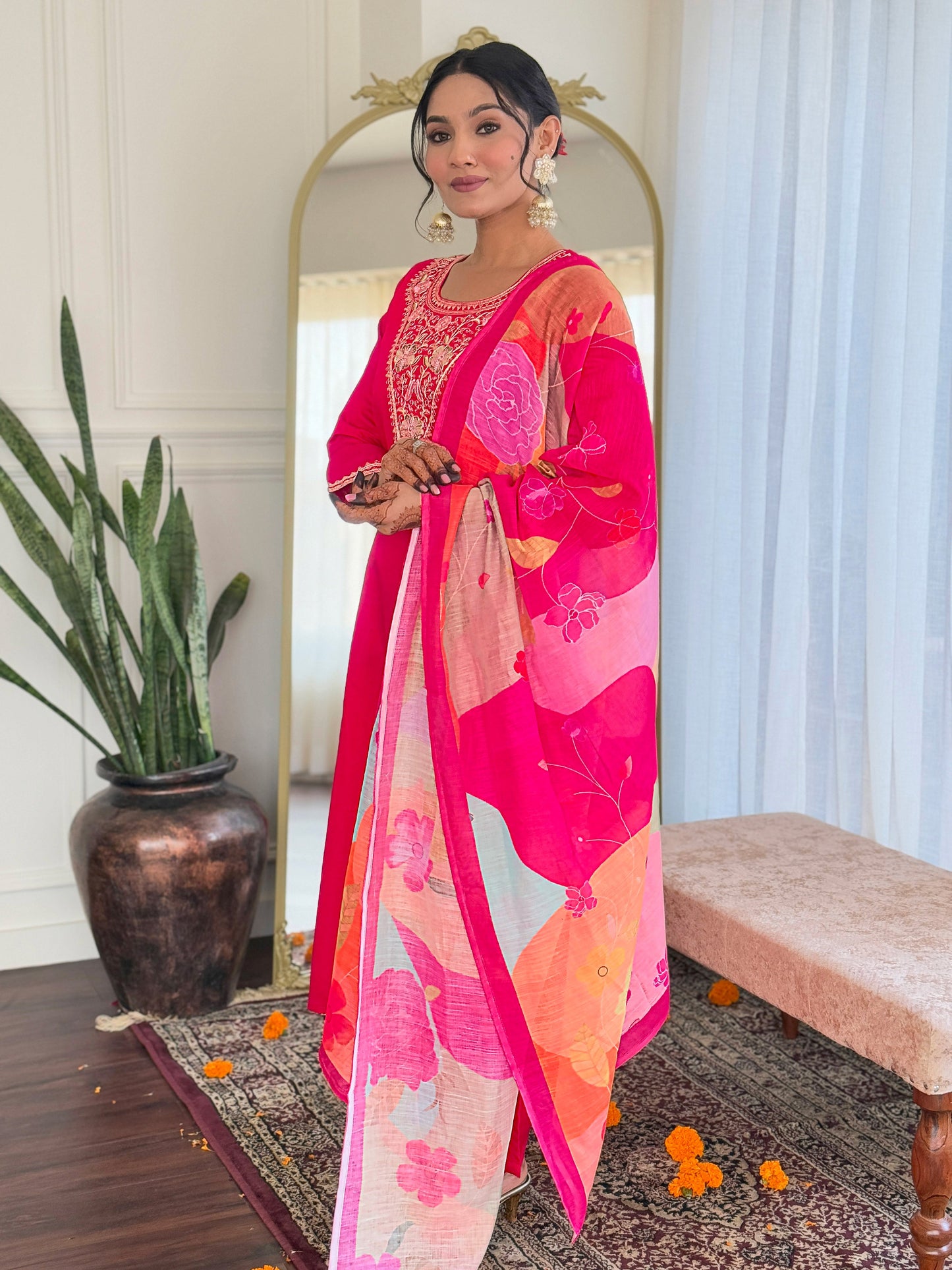Women's Viscose Chanderi Embroidered Straight Kurta with Viscose Chanderi Pant And Linen Printed Dupatta Sets-Minimum Qty -10 Pic