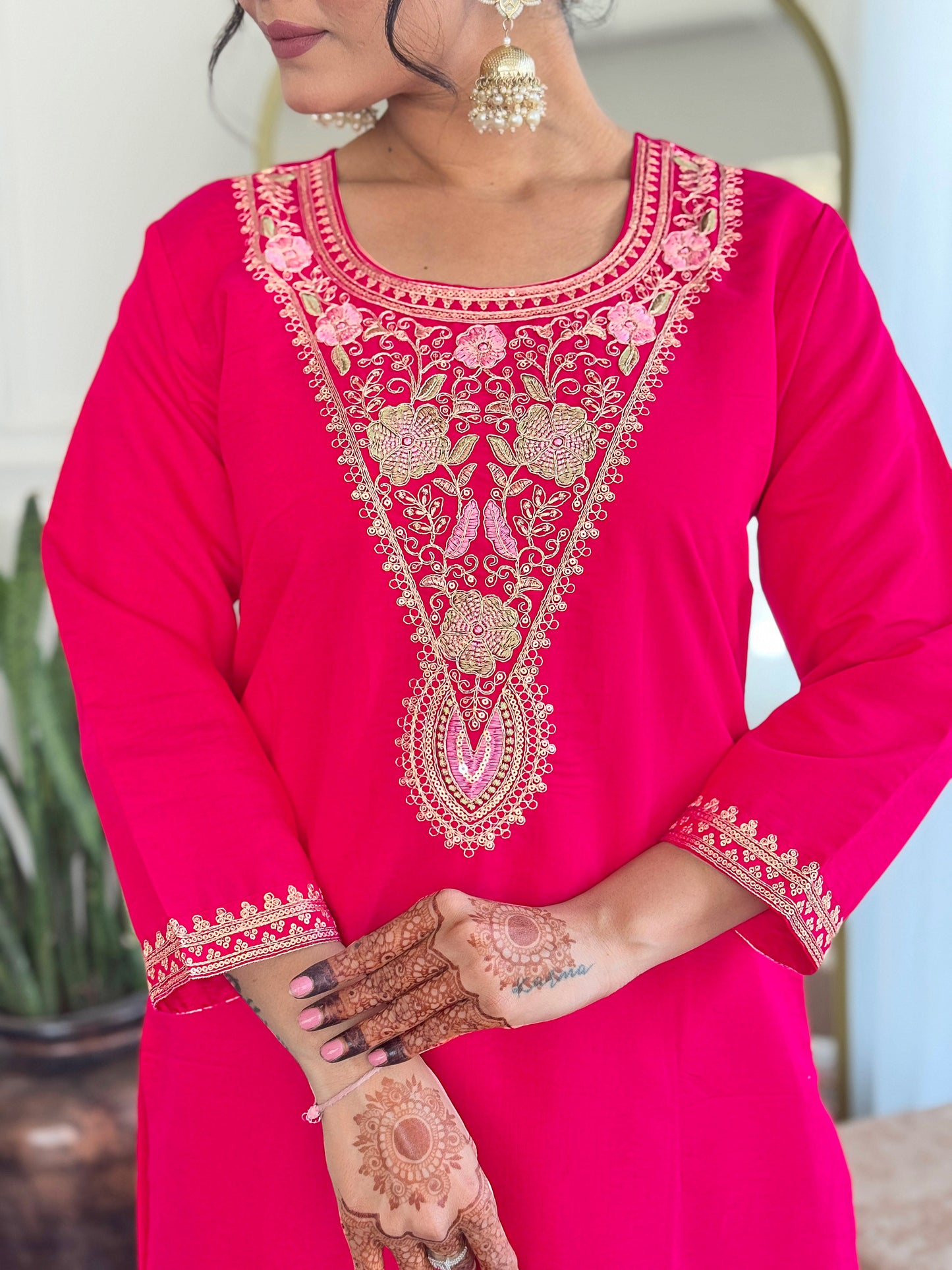Women's Viscose Chanderi Embroidered Straight Kurta with Viscose Chanderi Pant And Linen Printed Dupatta Sets-Minimum Qty -10 Pic