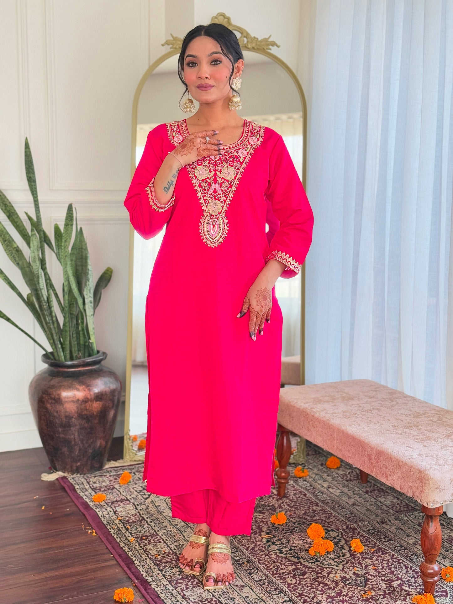 Women's Viscose Chanderi Embroidered Straight Kurta with Viscose Chanderi Pant And Linen Printed Dupatta Sets-Minimum Qty -10 Pic