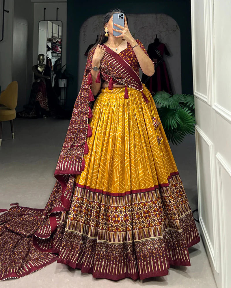 BhavyaKari Lehenga – Regal Prints with Foil And Lace Luxe-Minimum Qty -10 Pic
