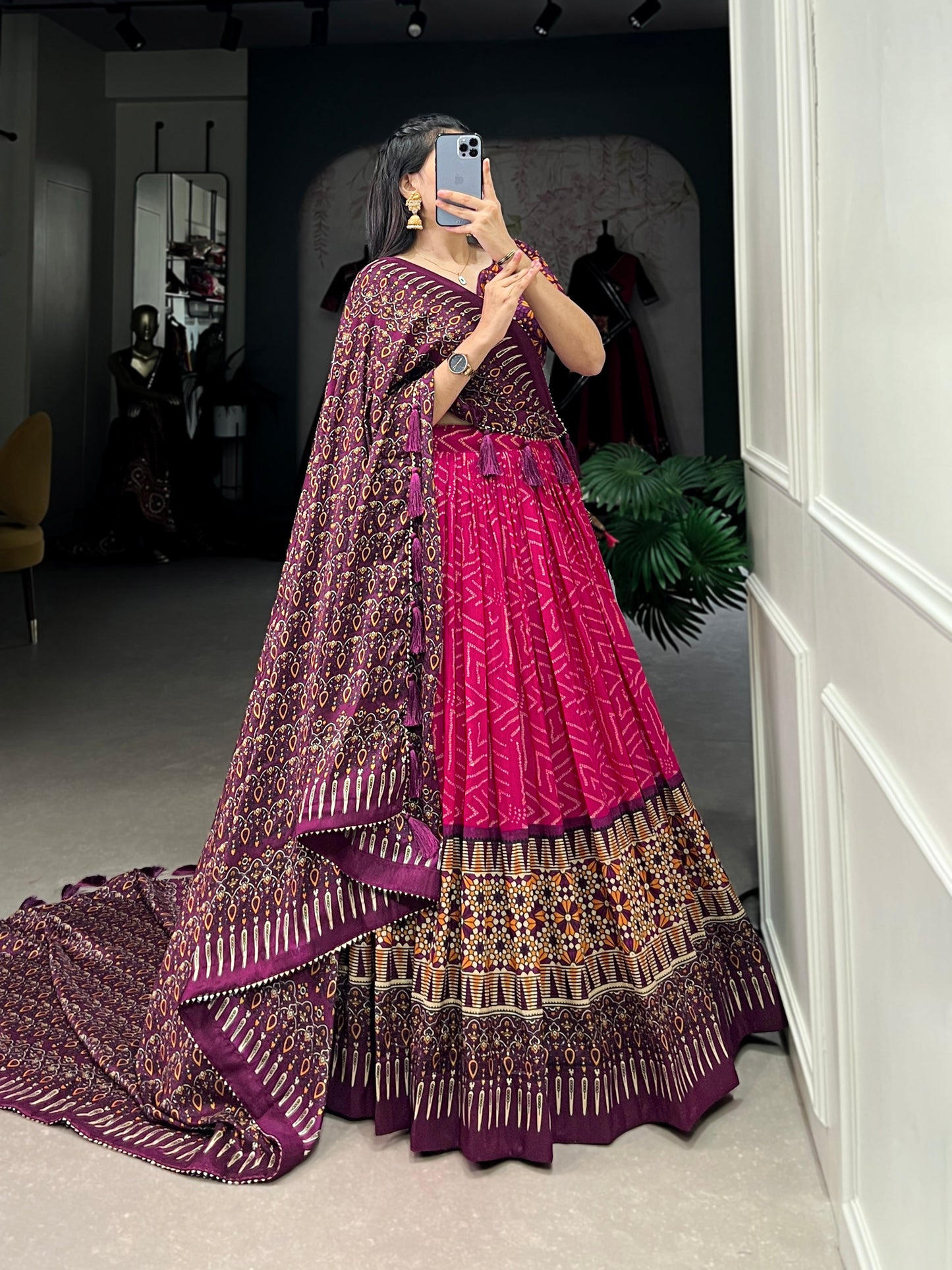 BhavyaKari Lehenga – Regal Prints with Foil And Lace Luxe-Minimum Qty -10 Pic