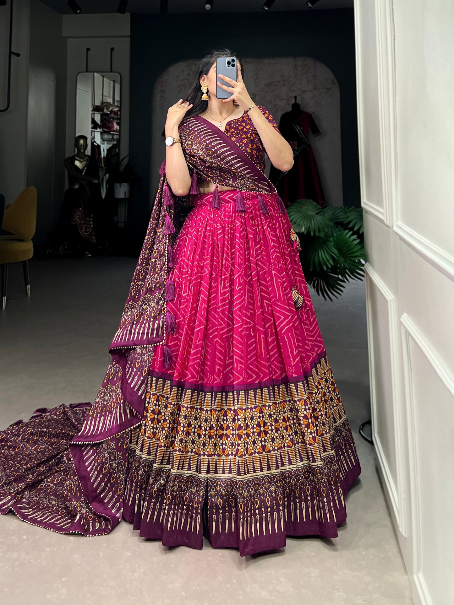 BhavyaKari Lehenga – Regal Prints with Foil And Lace Luxe-Minimum Qty -10 Pic