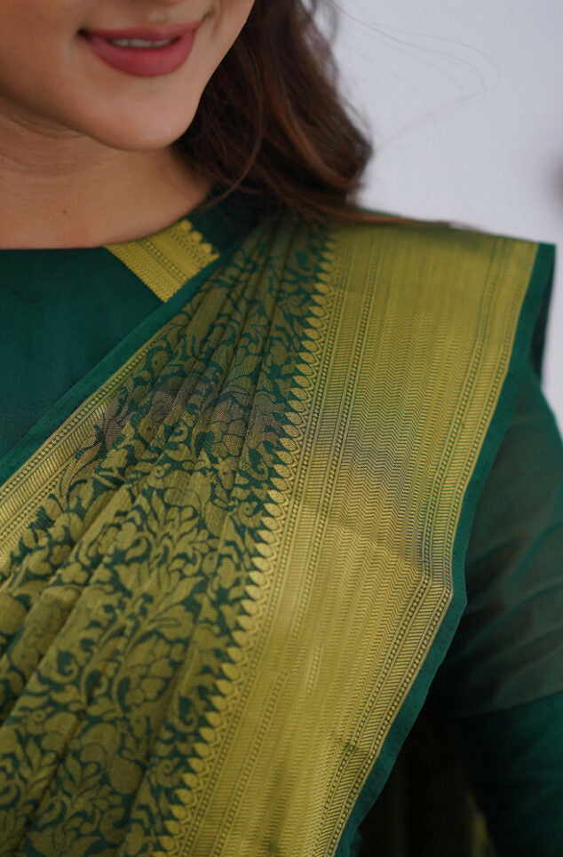Banarasi Royale: Rich Banarasi Silk Saree with Seamless Jacquard Weave