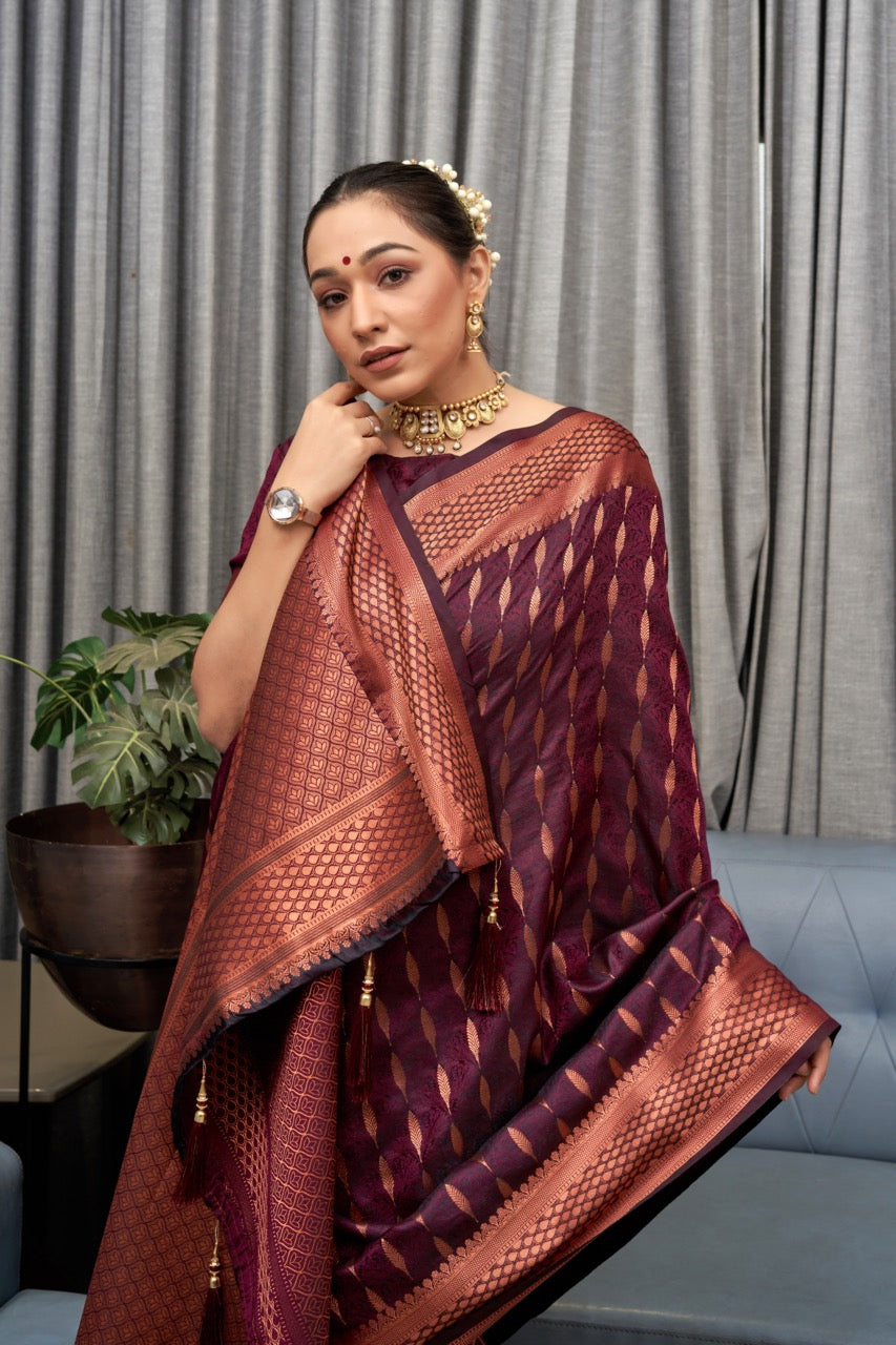 ShaadiShine: Banarasi Silk Saree with Attractive Jacquard for Wedding Glam-Minimum Qty -10 Pic