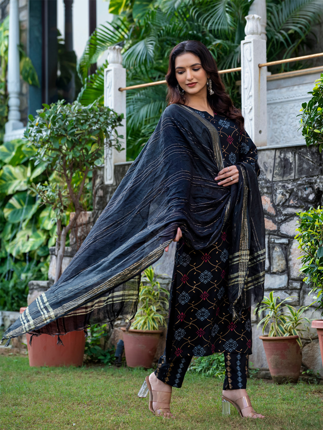 Chic Ethnic Kurti Suit Set with Trendy Dupatta