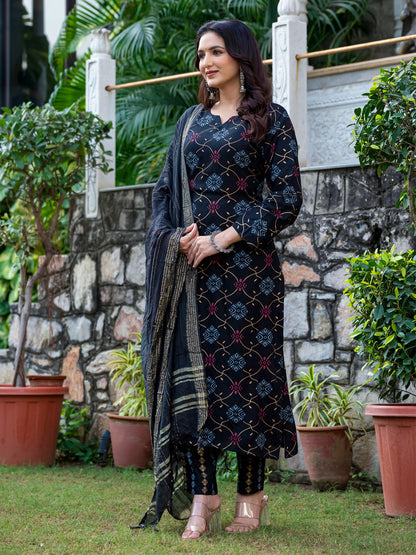 Chic Ethnic Kurti Suit Set with Trendy Dupatta