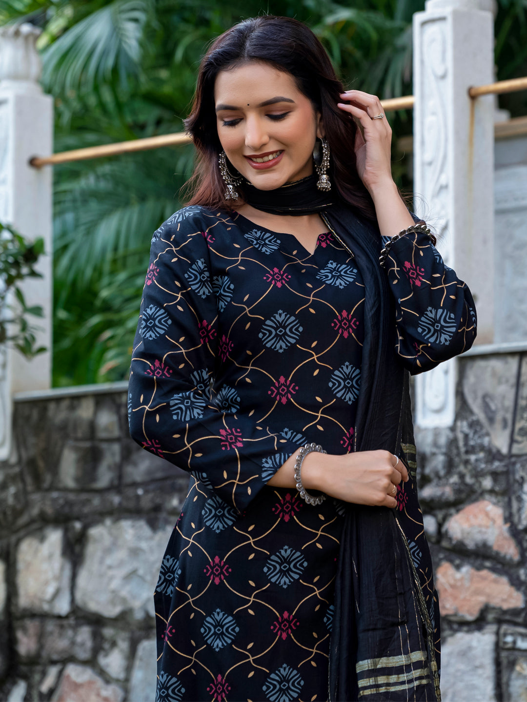 Chic Ethnic Kurti Suit Set with Trendy Dupatta