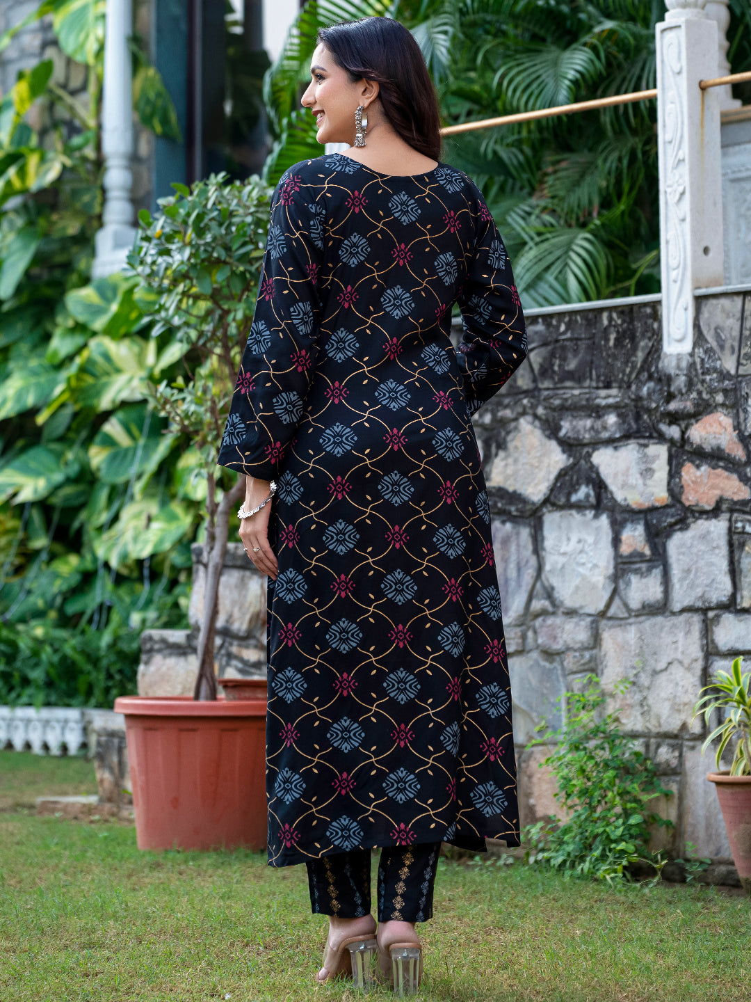 Chic Ethnic Kurti Suit Set with Trendy Dupatta