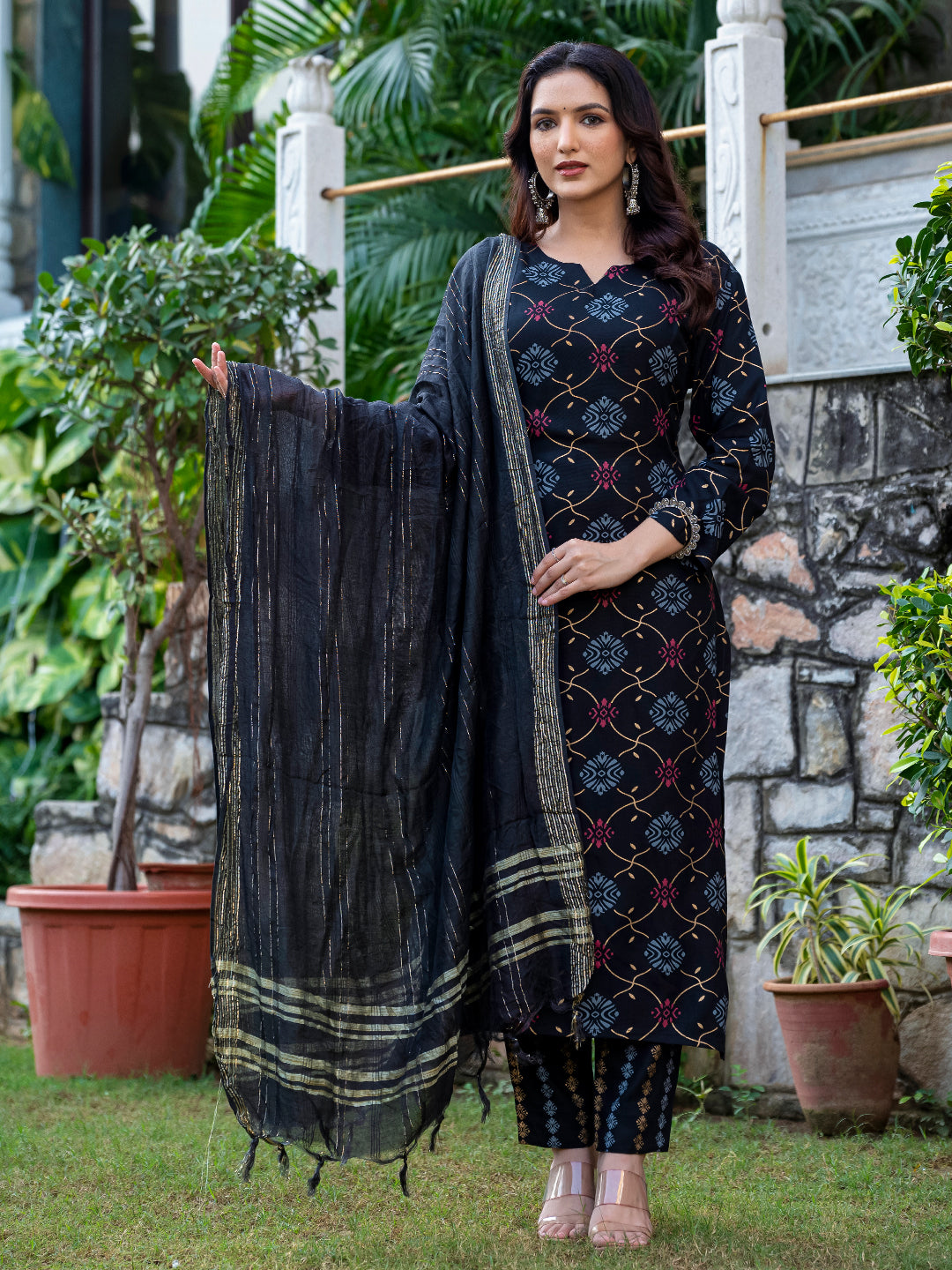 Chic Ethnic Kurti Suit Set with Trendy Dupatta