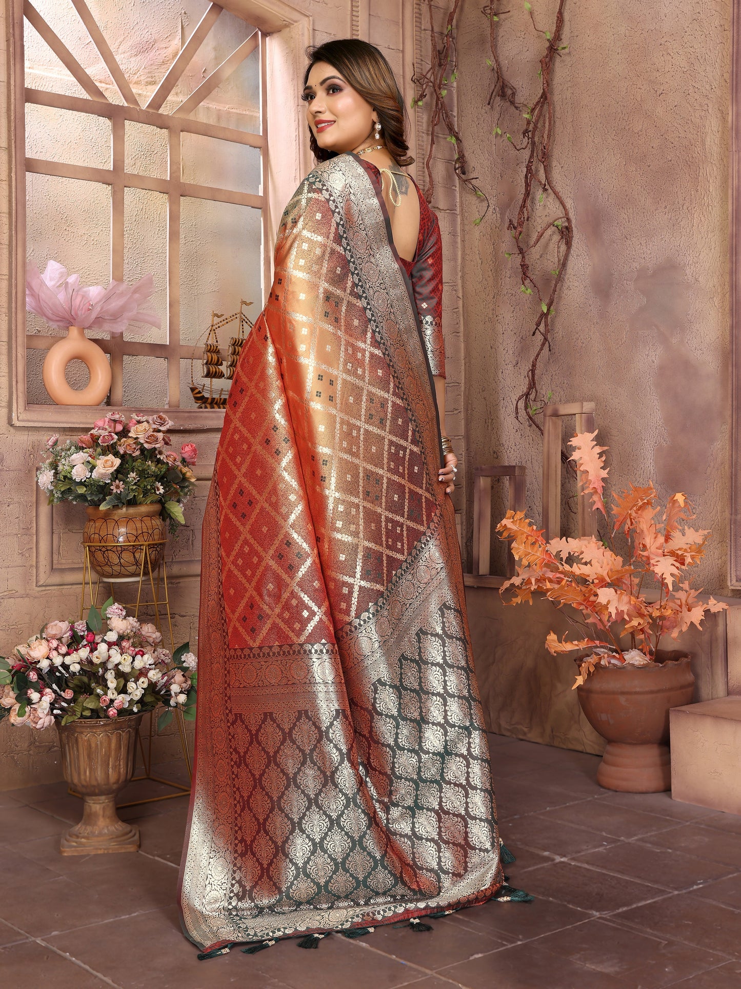 Runglory Opulent Silk Saree with Intricate Design-Minimum Qty -10 Pic