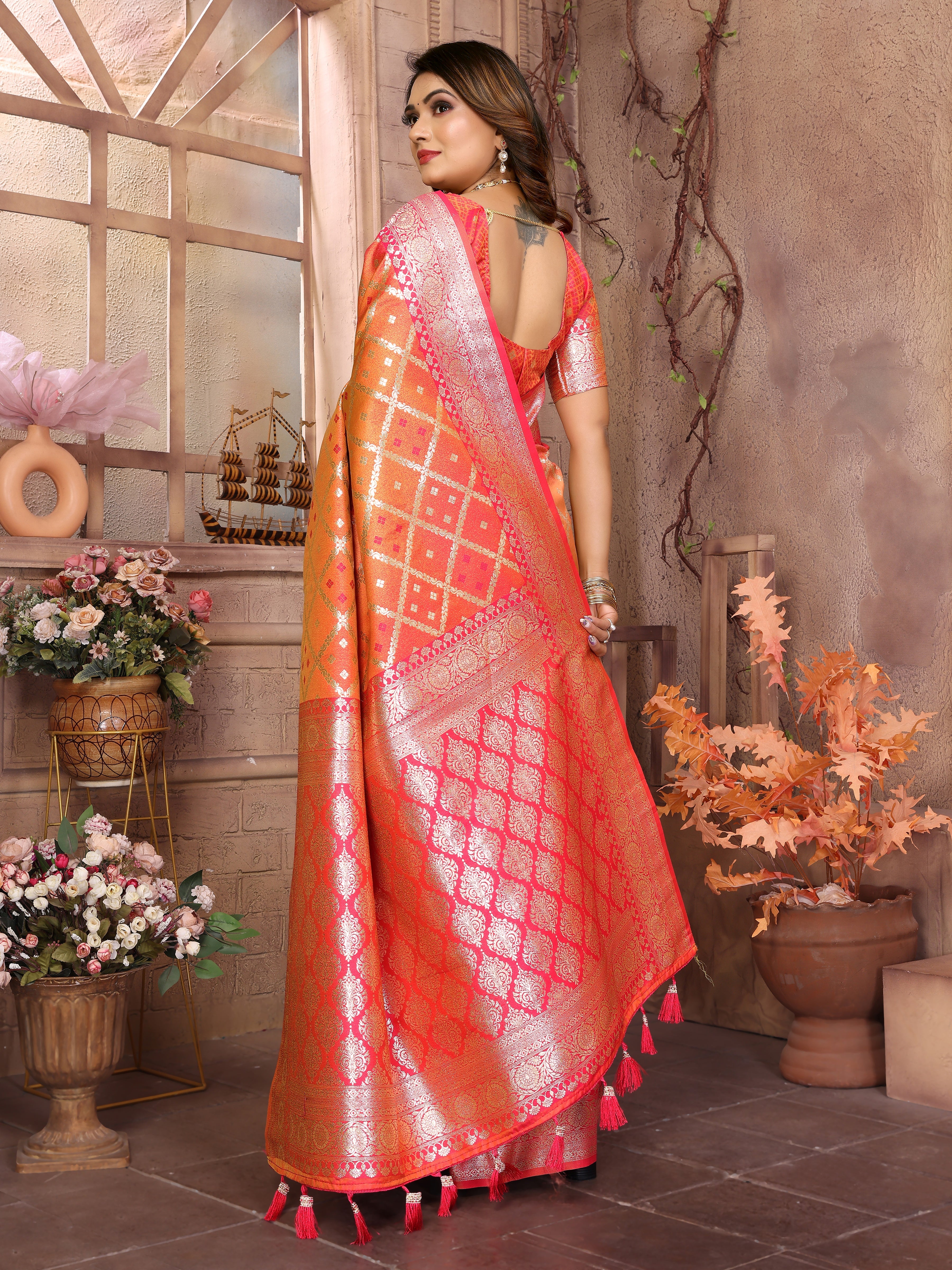 Runglory Vibrant Geometric Pattern Litchi Silk Saree