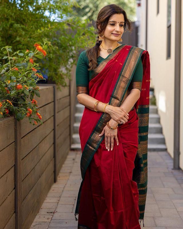 Turn Heads: Silk Saree with Bold Jacquard Border Magic-Minimum Qty -10 Pic