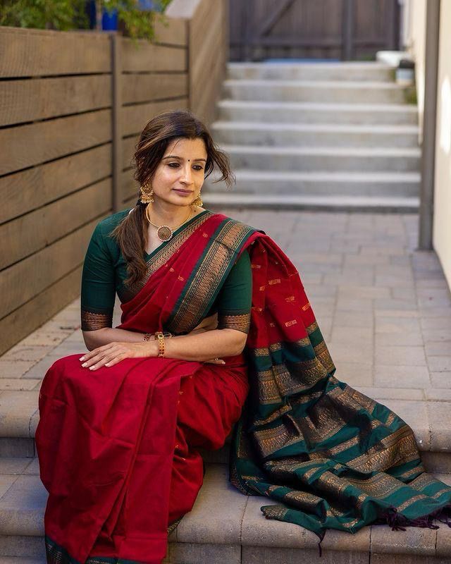Turn Heads: Silk Saree with Bold Jacquard Border Magic-Minimum Qty -10 Pic