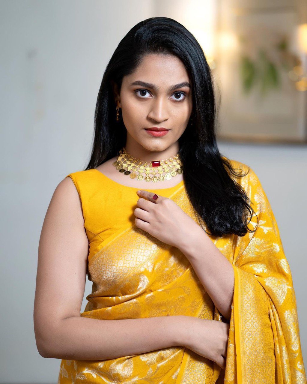 Runway Feels: Stylish Silk Saree with Bold Jacquard Twist-Minimum Qty -10 Pic