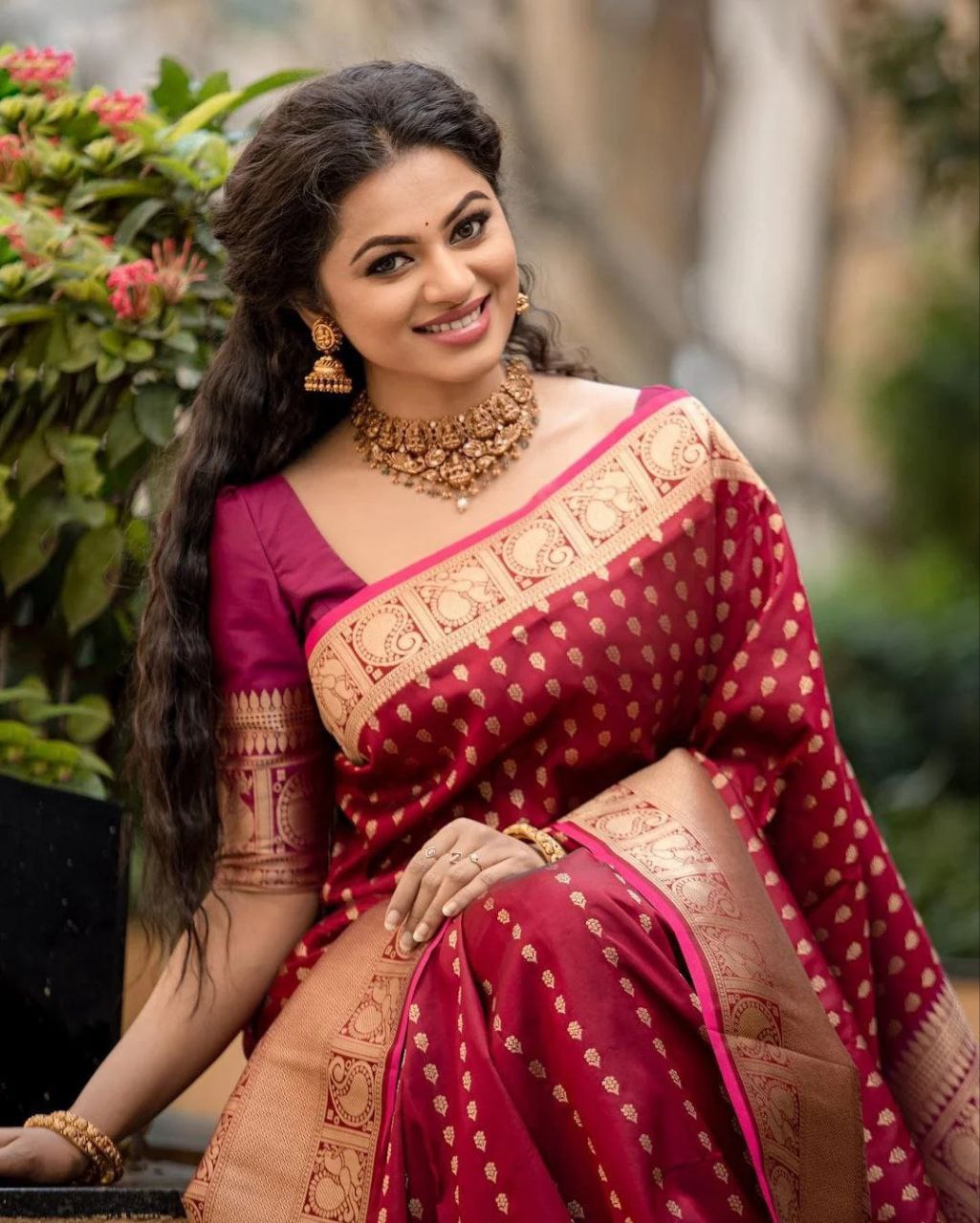 Slay the Function: Trendy Silk Saree with Jacquard Edge-Minimum Qty -10 Pic