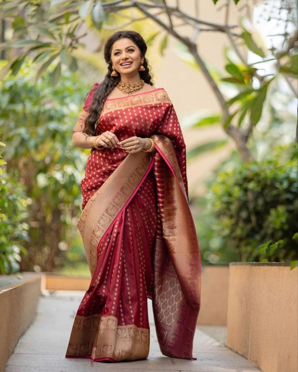 Slay the Function: Trendy Silk Saree with Jacquard Edge-Minimum Qty -10 Pic