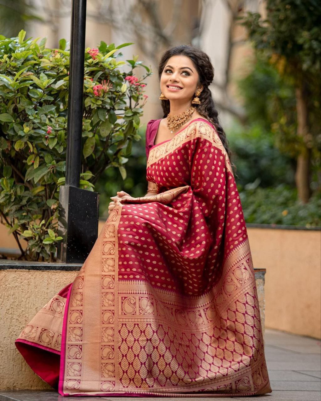 Slay the Function: Trendy Silk Saree with Jacquard Edge-Minimum Qty -10 Pic