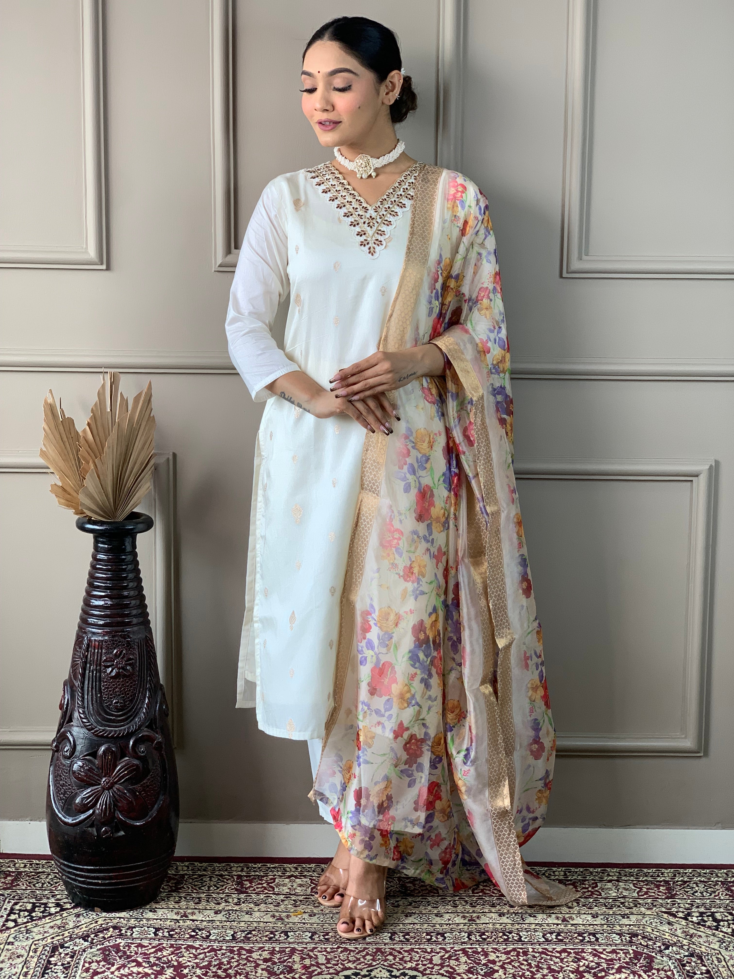 Women's Viscose Nylon Butti Embroidered Straight Kurta with Pant And Silk Printed Dupatta Sets-Minimum Qty -10 Pic