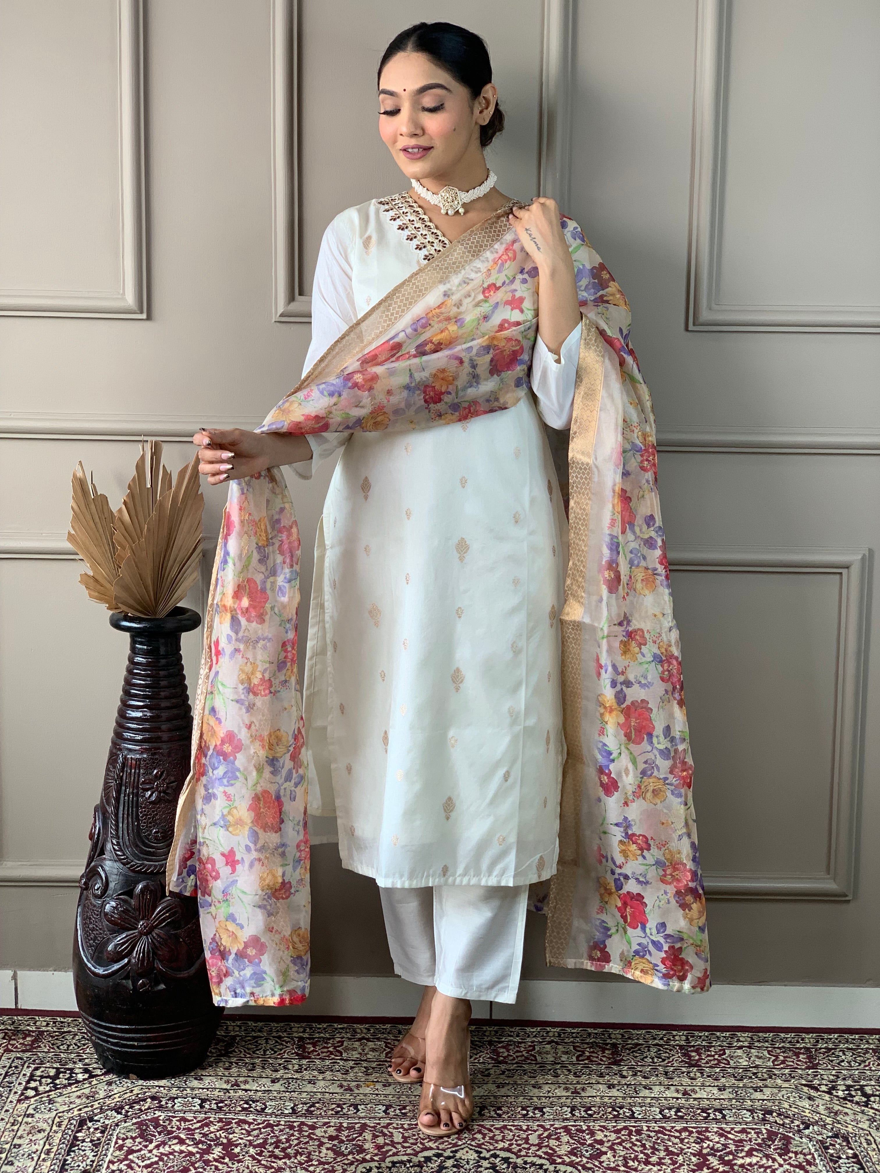 Women's Viscose Nylon Butti Embroidered Straight Kurta with Pant And Silk Printed Dupatta Sets-Minimum Qty -10 Pic
