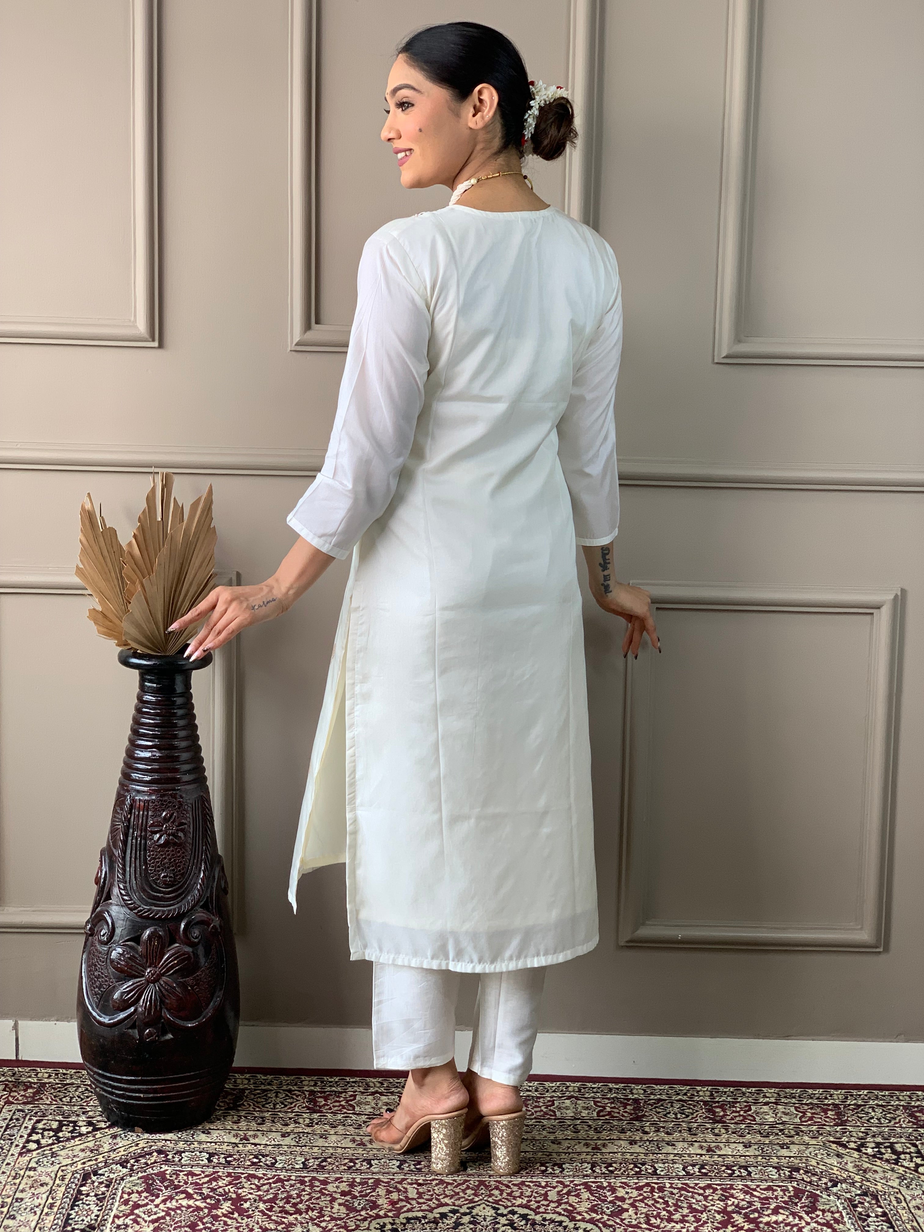 Women's Viscose Nylon Butti Embroidered Straight Kurta with Pant And Silk Printed Dupatta Sets-Minimum Qty -10 Pic