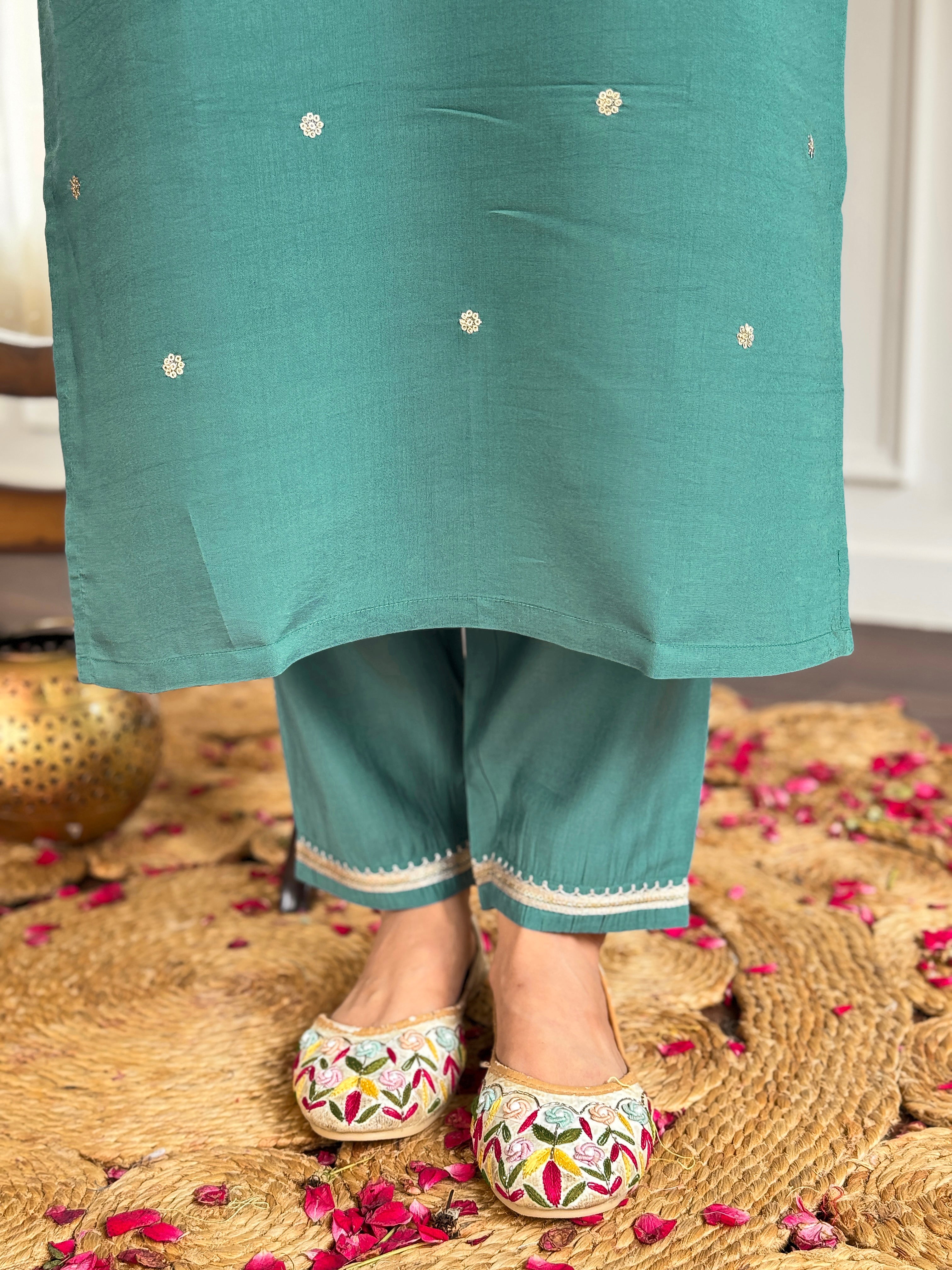 Women's Green Viscose Chanderi Embroidered Straight Kurta with Viscose Chanderi Pant And Linen Printed Dupatta Sets-Minimum Qty -10 Pic