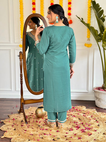 Women's Green Viscose Chanderi Embroidered Straight Kurta with Viscose Chanderi Pant And Linen Printed Dupatta Sets-Minimum Qty -10 Pic