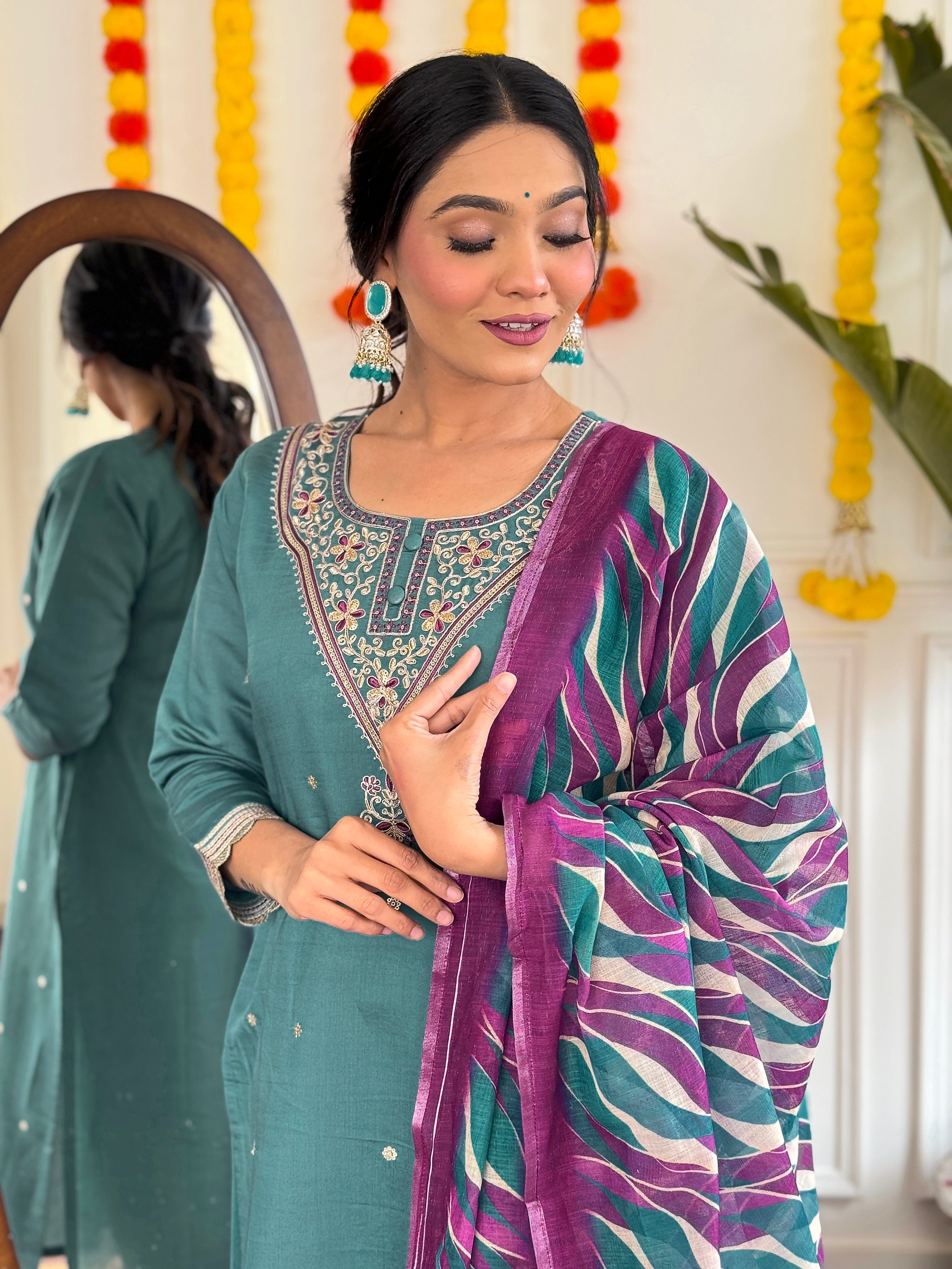 Women's Green Viscose Chanderi Embroidered Straight Kurta with Viscose Chanderi Pant And Linen Printed Dupatta Sets-Minimum Qty -10 Pic