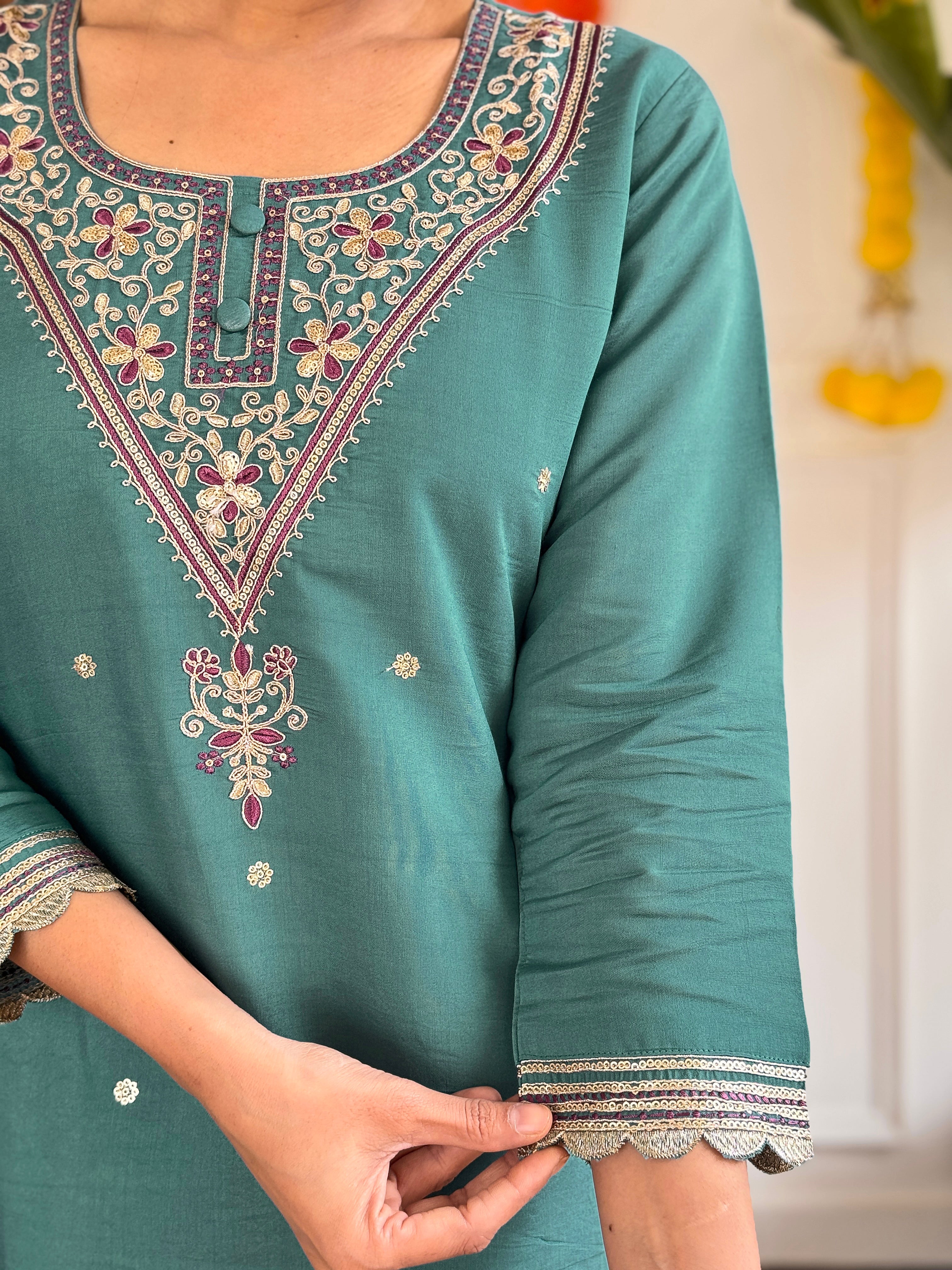 Women's Green Viscose Chanderi Embroidered Straight Kurta with Viscose Chanderi Pant And Linen Printed Dupatta Sets-Minimum Qty -10 Pic