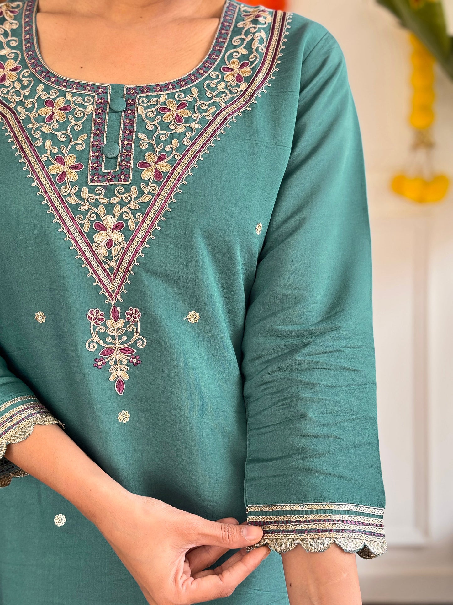 Women's Green Viscose Chanderi Embroidered Straight Kurta with Viscose Chanderi Pant And Linen Printed Dupatta Sets-Minimum Qty -10 Pic