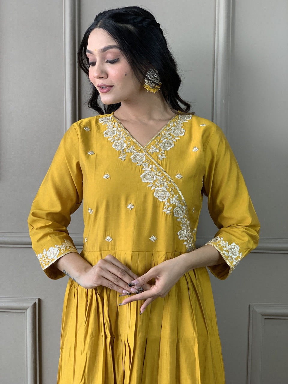 Women's Yellow Viscose Chanderi Embroidered Straight Kurta with Viscose Chanderi Pant And Organza Printed Dupatta Sets-Minimum Qty -10 Pic