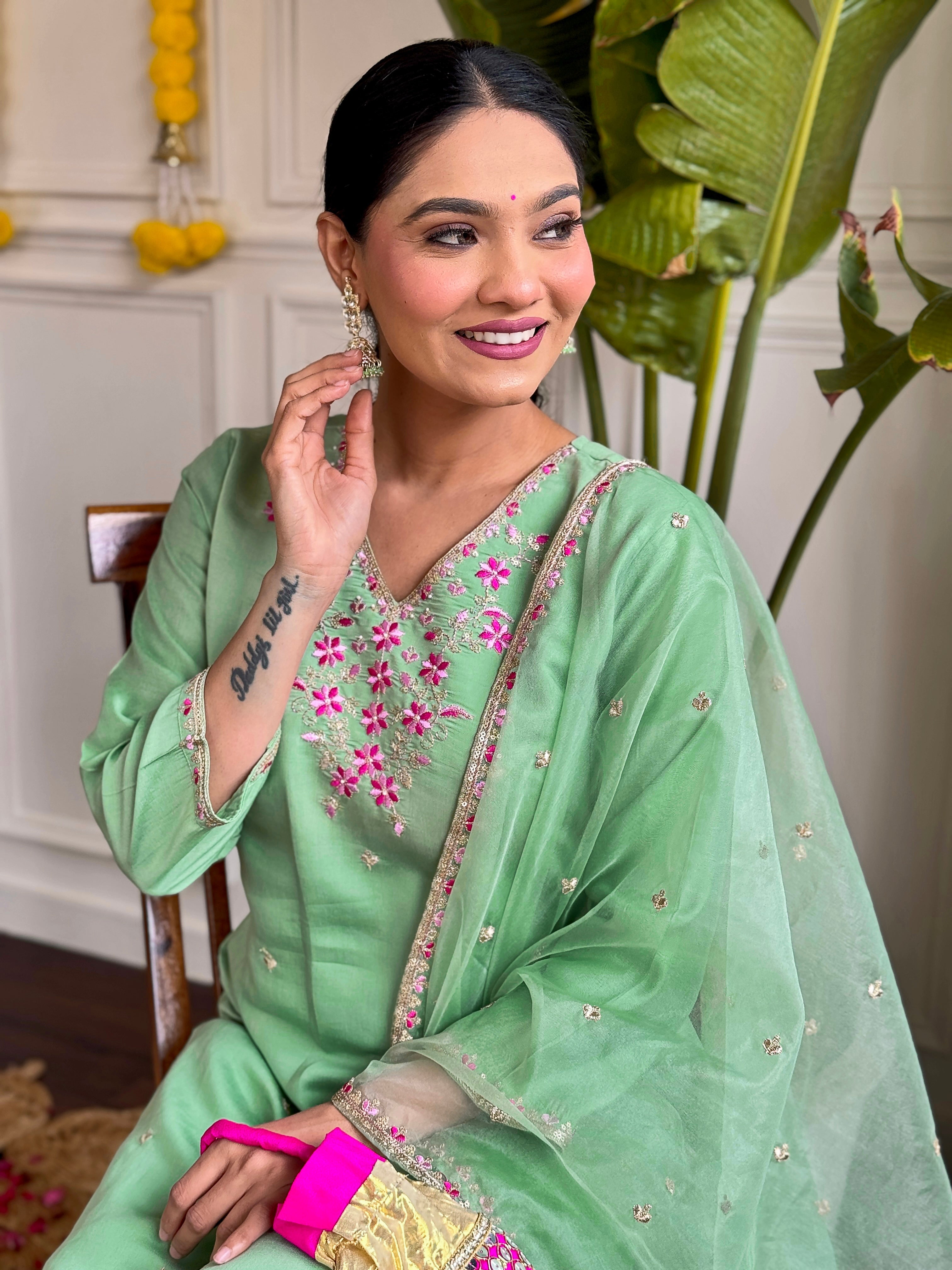 Women's Mint Green Viscose Chanderi Embroidered Straight Kurta with Viscose Chanderi Pant And Organza Printed Dupatta Sets-Minimum Qty -10 Pic