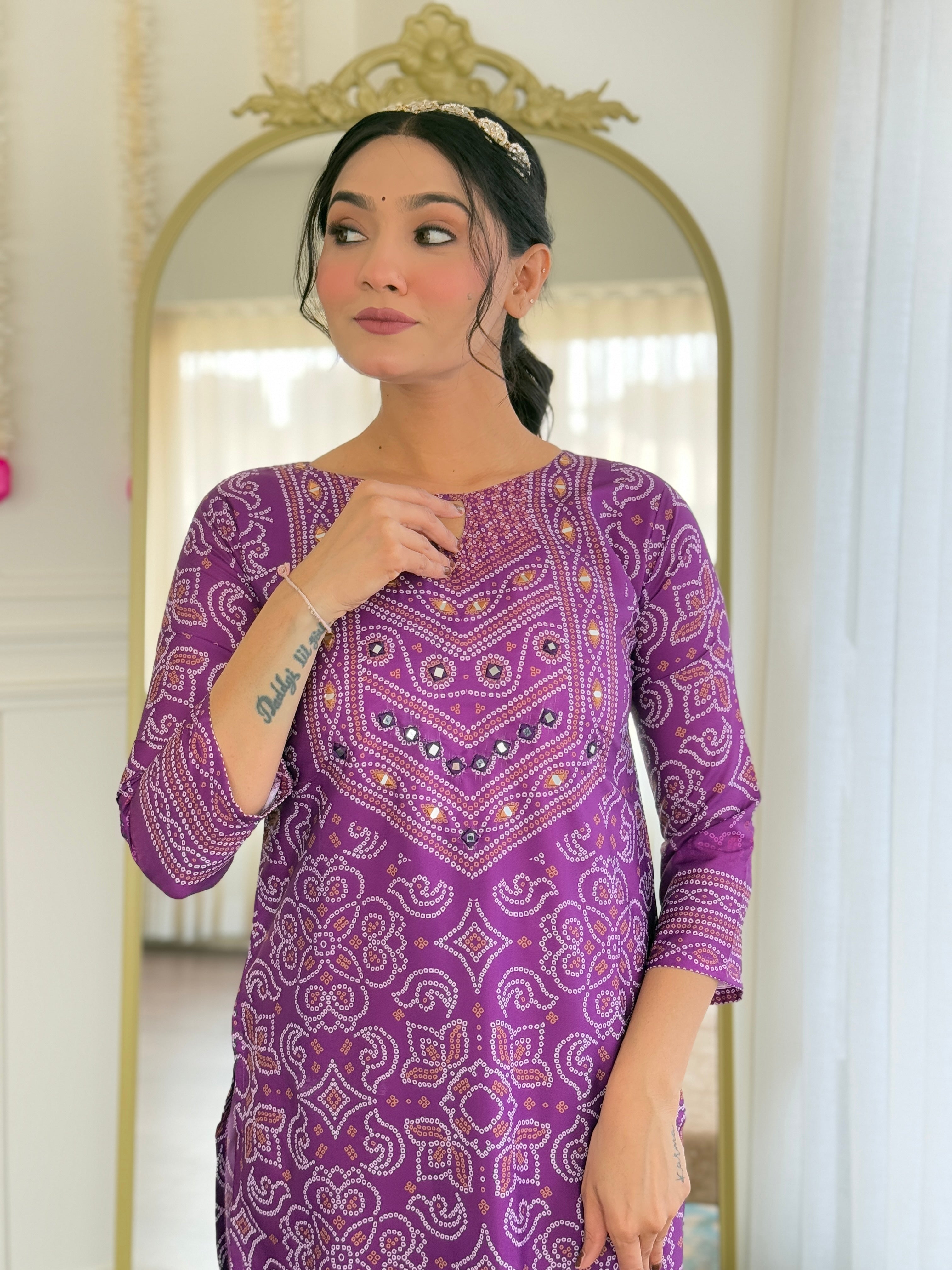 Women French Crepe Kurta With Gadhwal Silk Pant And Chinnin Dupata Set