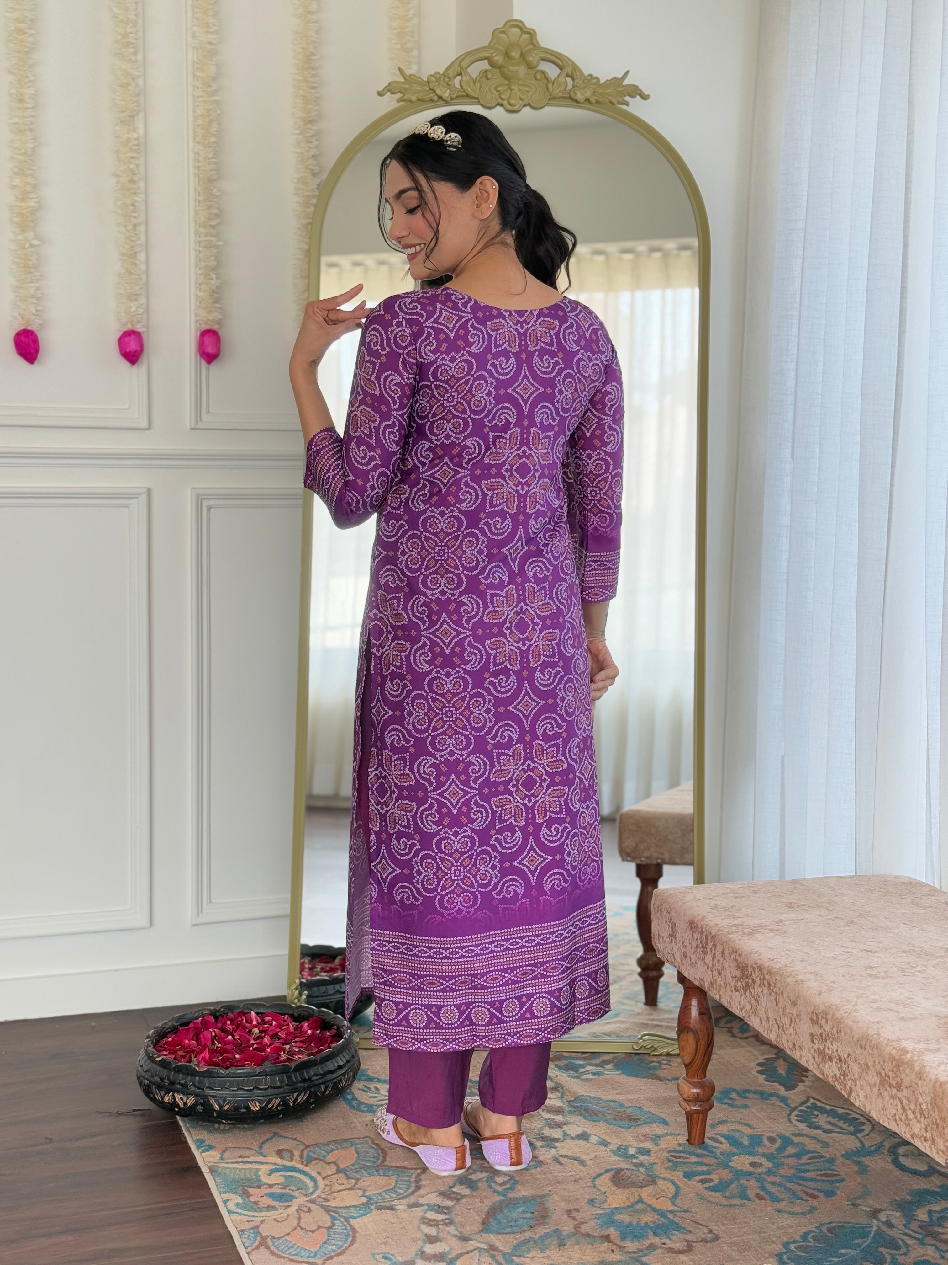 Women French Crepe Kurta With Gadhwal Silk Pant And Chinnin Dupata Set