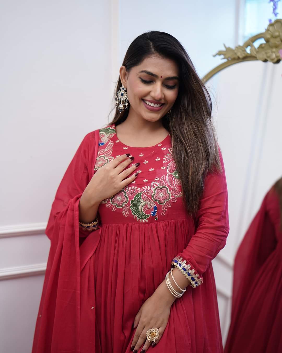 Women's Chinnon Embroidered Kurta with Chinnon Pant And Chanderi Dupatta Sets