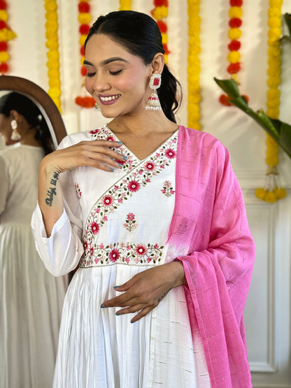 Women Viscose Organza Kurta With Viscose Pant And Jacquard Dupata Set