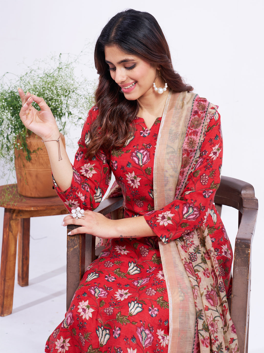 Elegant Ethnic 3-Piece Set - Kurti, Pant And Fancy Dupatta