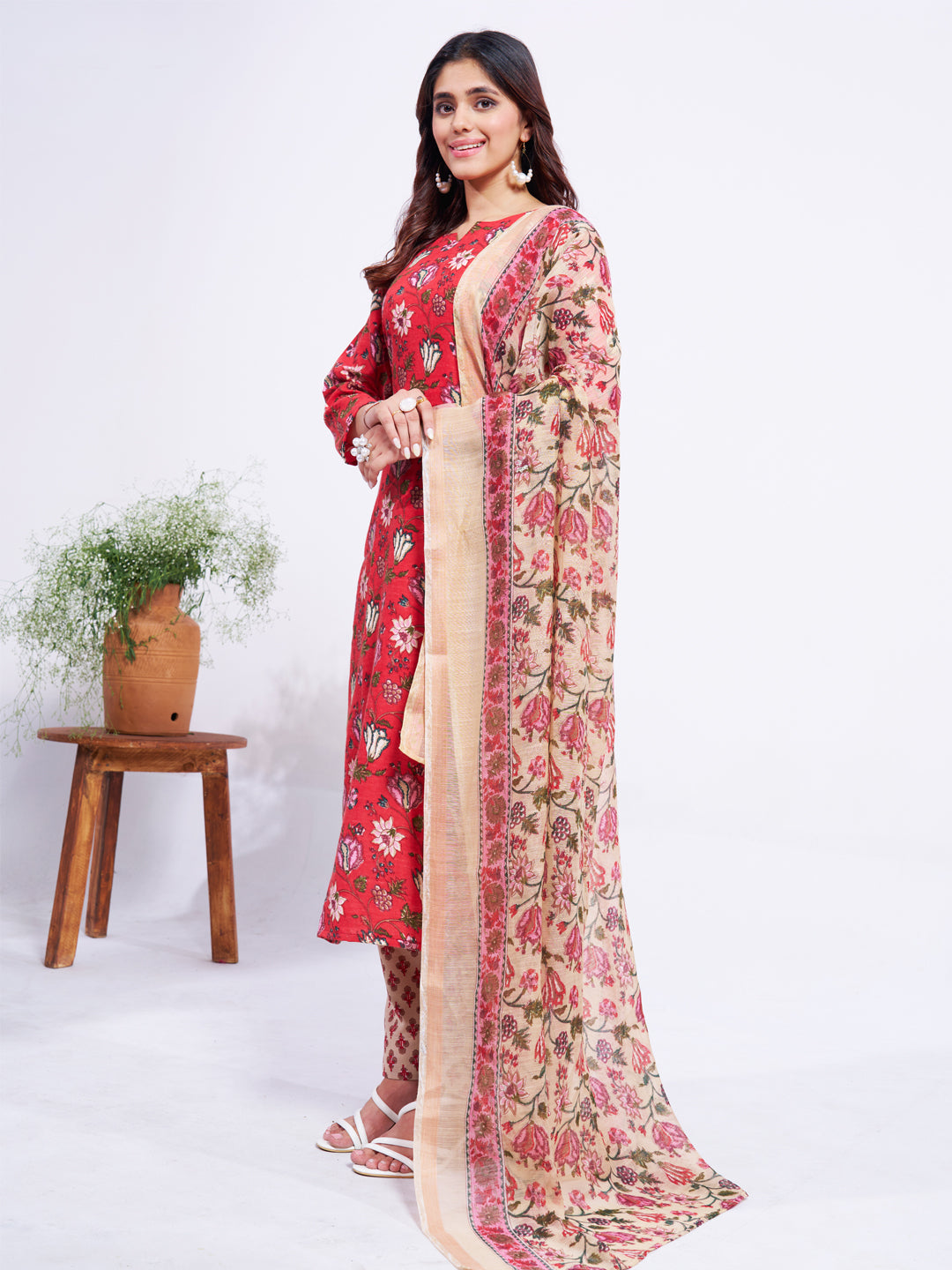 Elegant Ethnic 3-Piece Set - Kurti, Pant And Fancy Dupatta