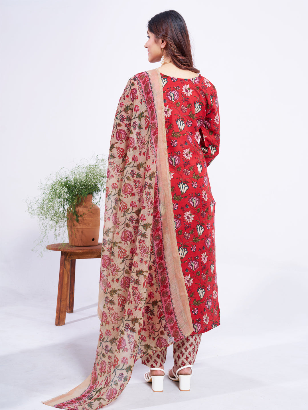 Elegant Ethnic 3-Piece Set - Kurti, Pant And Fancy Dupatta