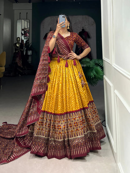 BhavyaKari Lehenga – Regal Prints with Foil And Lace Luxe-Minimum Qty -10 Pic