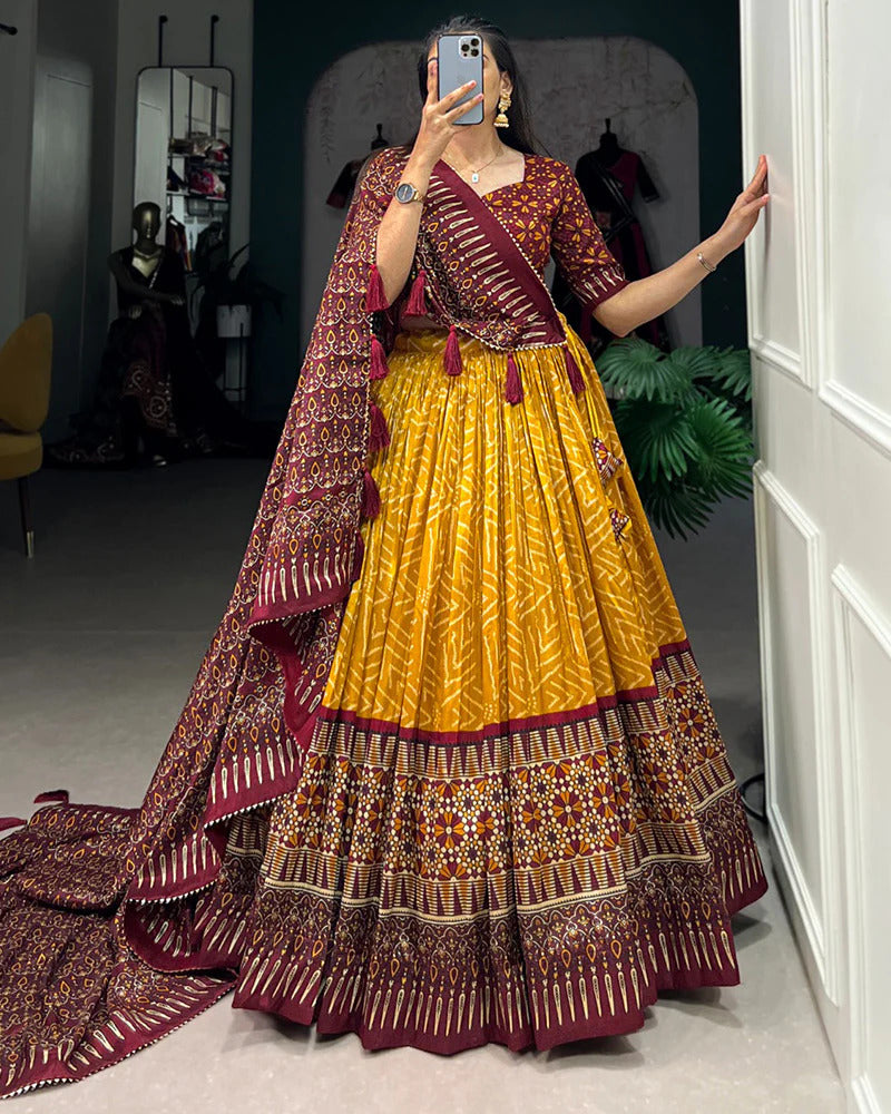 BhavyaKari Lehenga – Regal Prints with Foil And Lace Luxe-Minimum Qty -10 Pic
