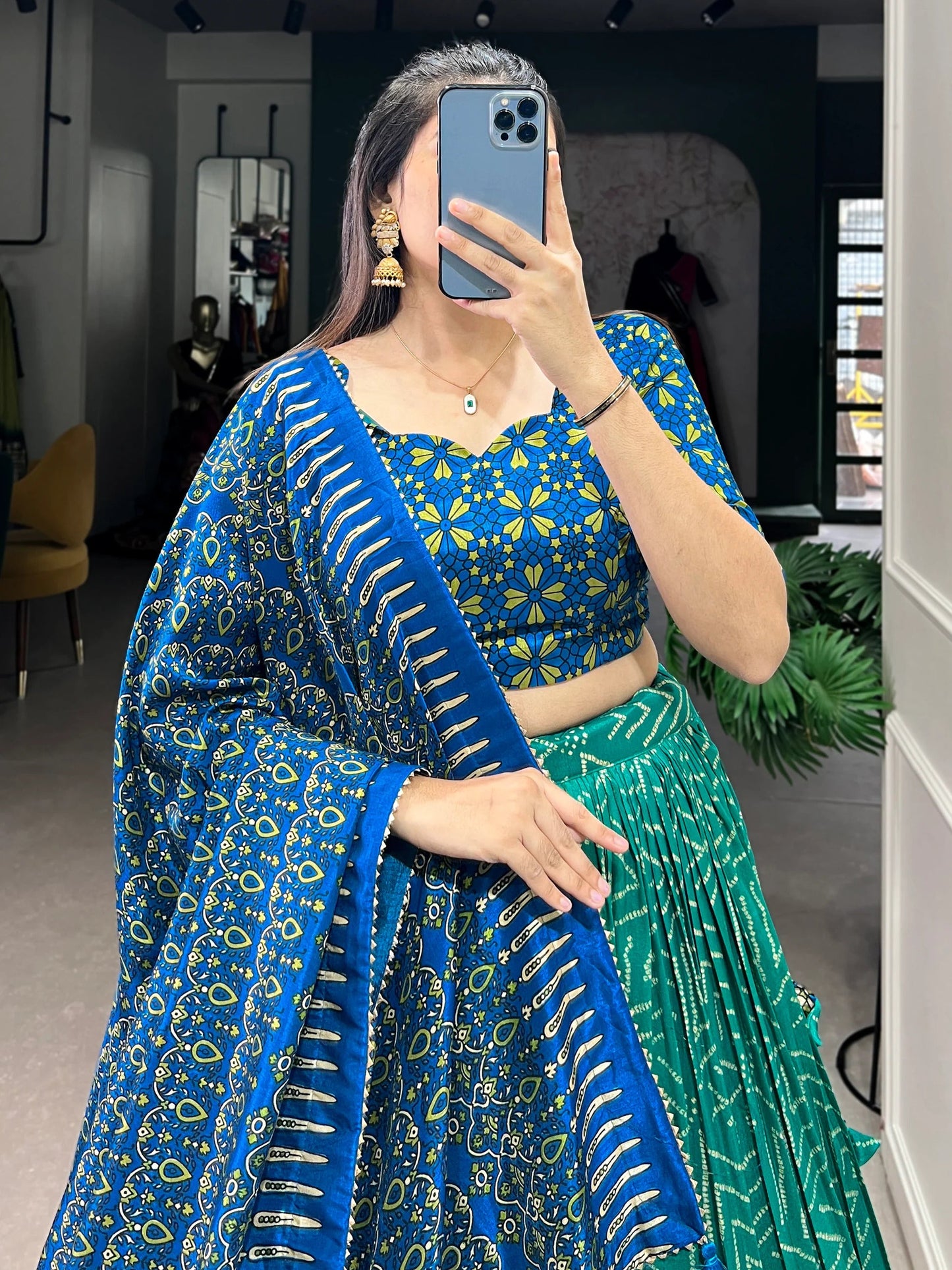 BhavyaKari Lehenga – Regal Prints with Foil And Lace Luxe-Minimum Qty -10 Pic