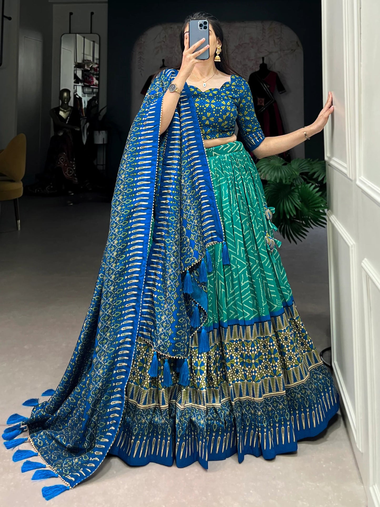 BhavyaKari Lehenga – Regal Prints with Foil And Lace Luxe-Minimum Qty -10 Pic