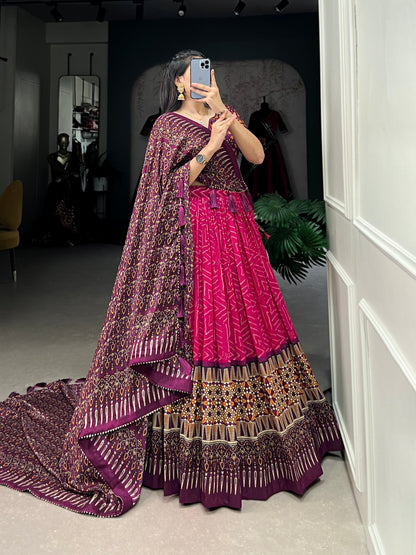 BhavyaKari Lehenga – Regal Prints with Foil And Lace Luxe-Minimum Qty -10 Pic