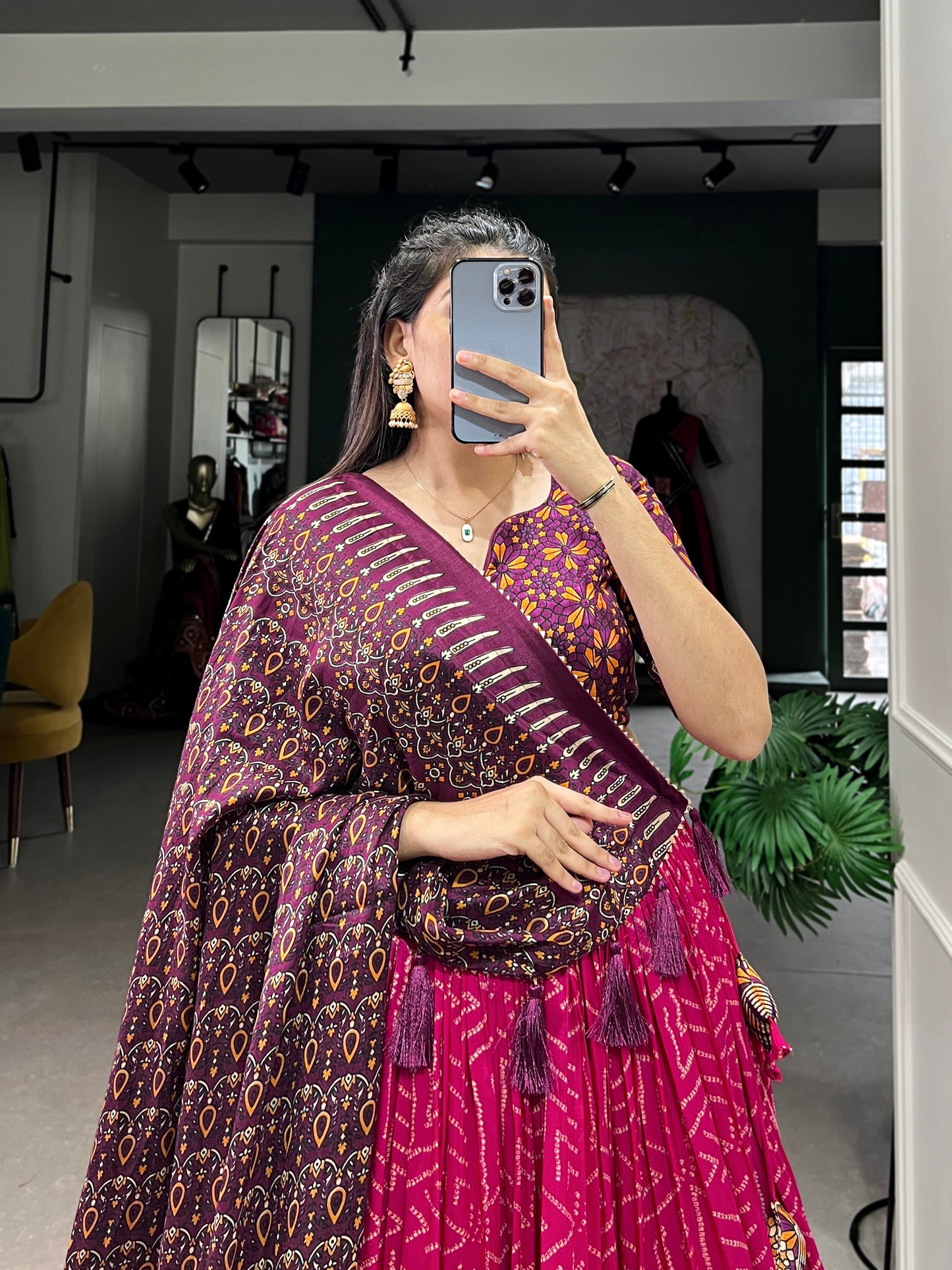 BhavyaKari Lehenga – Regal Prints with Foil And Lace Luxe-Minimum Qty -10 Pic