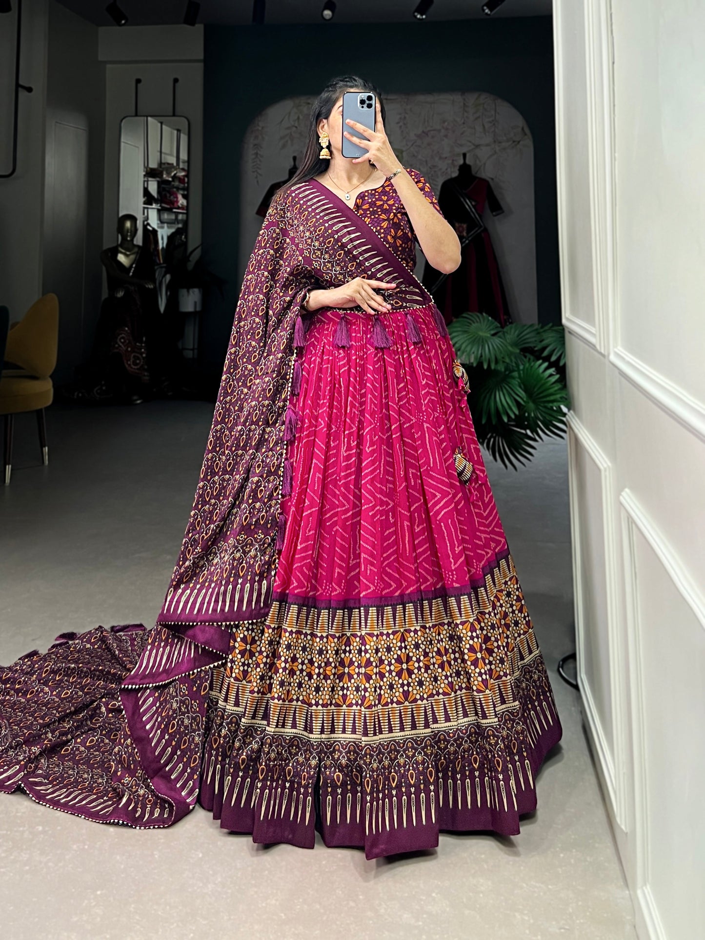 BhavyaKari Lehenga – Regal Prints with Foil And Lace Luxe-Minimum Qty -10 Pic