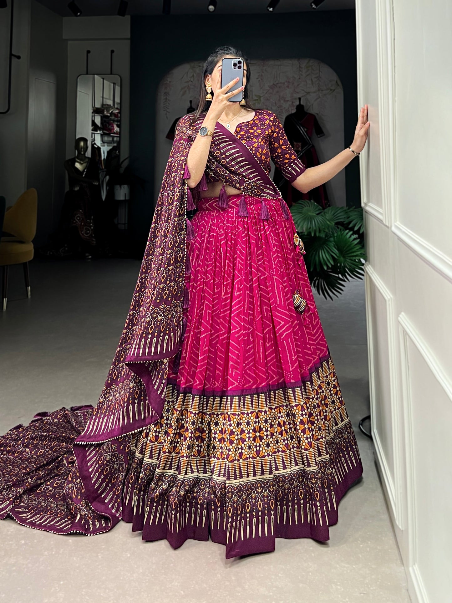 BhavyaKari Lehenga – Regal Prints with Foil And Lace Luxe-Minimum Qty -10 Pic