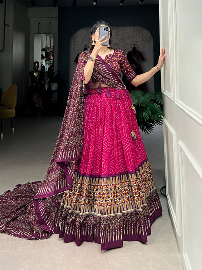 BhavyaKari Lehenga – Regal Prints with Foil And Lace Luxe-Minimum Qty -10 Pic