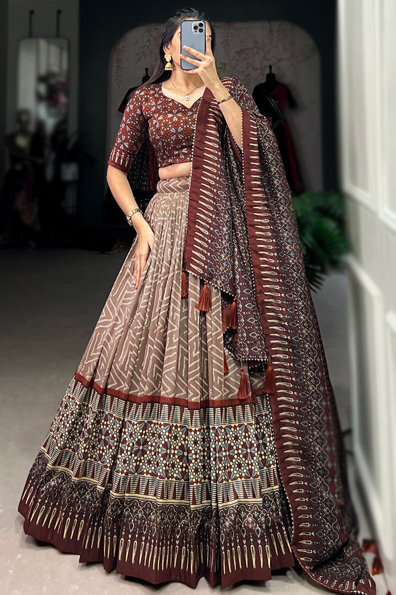 BhavyaKari Lehenga – Regal Prints with Foil And Lace Luxe-Minimum Qty -10 Pic